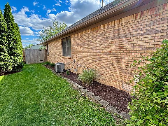 4th image of 465 Polk Manor Dr