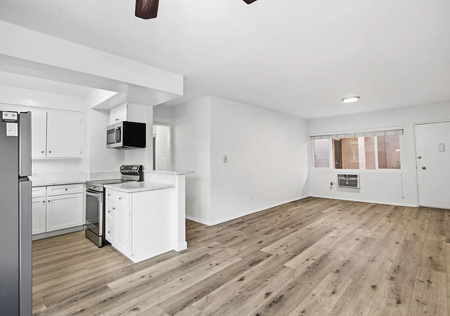 6640 Darby Ave — Photo 3