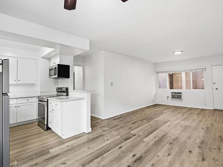 6640 Darby Ave — Photo 30