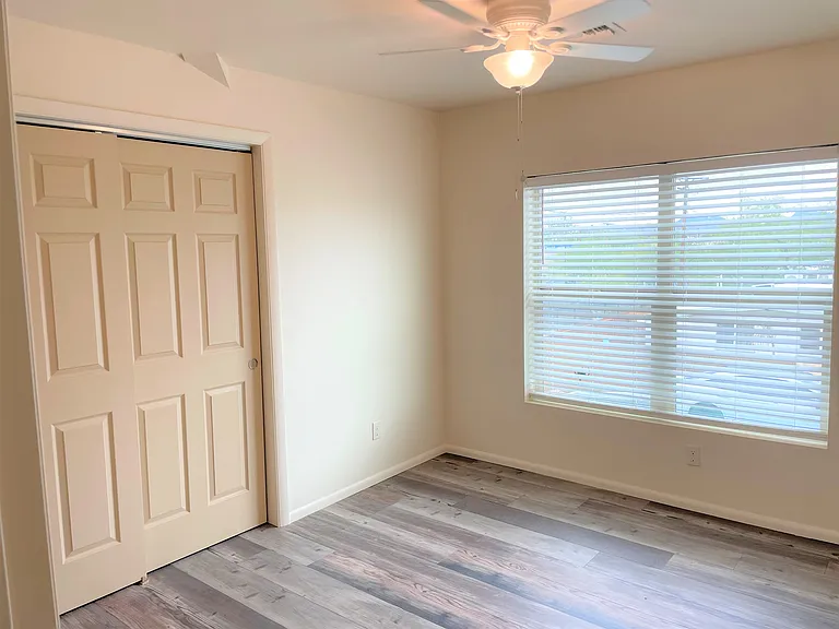 2545 E Spring St #1 — Photo 17