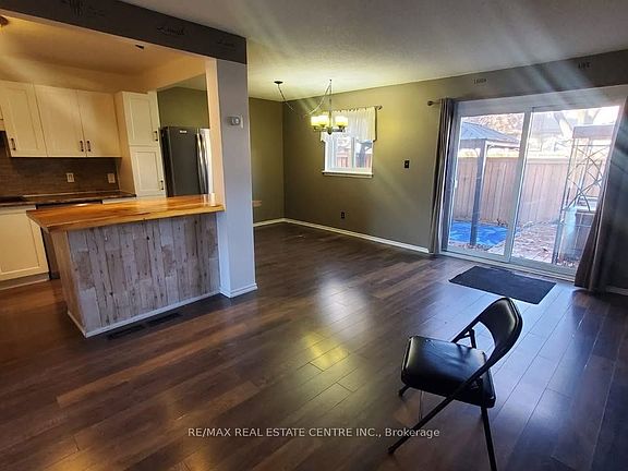 5th image of 57 Hansen Rd N #20
