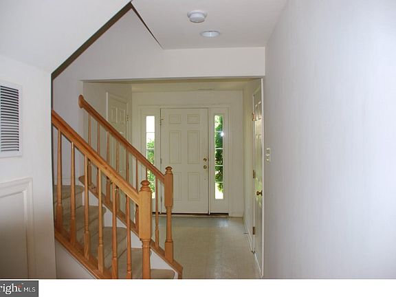 3rd image of 721 Waterway Ct