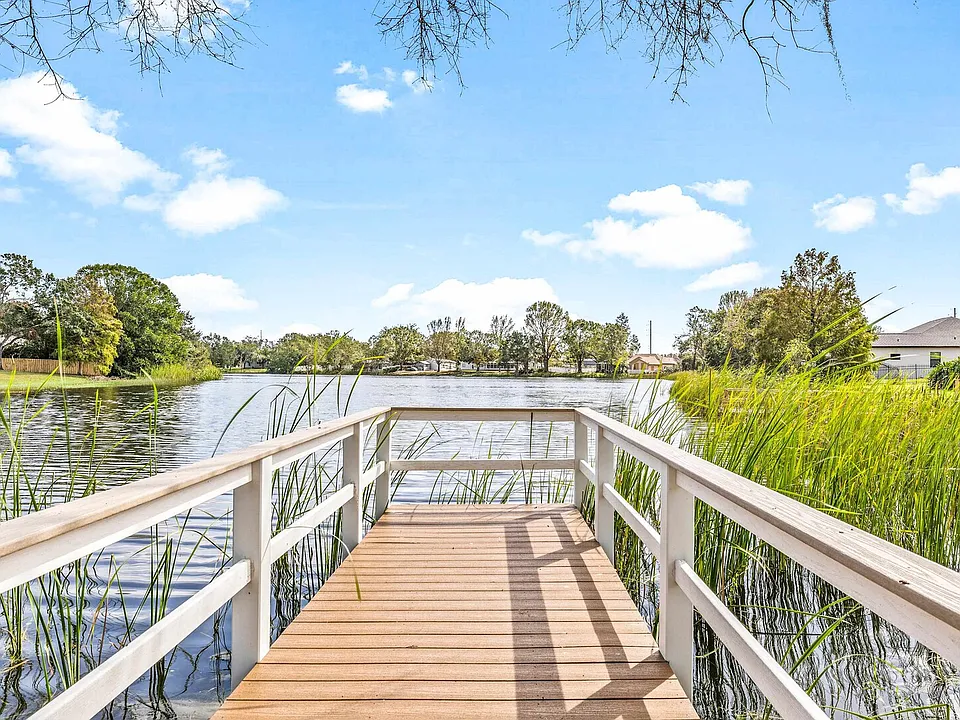 Lake Julia Cir