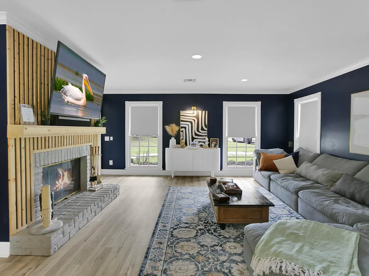 3 bed, 2300 sqft, $3,400 — Photo 2