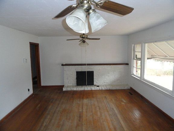 2nd image of 902 Pittman St