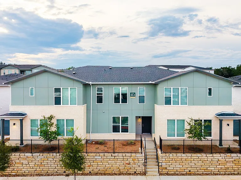 Oasis at Stone Oak — Photo 18