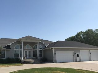 30 Lakeshore Dr, Columbus, NE 68601