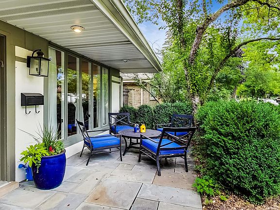 4th image of 500 Auvergne Pl