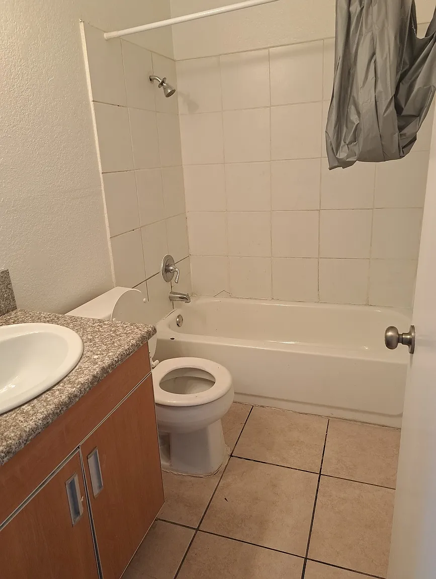 3 bed, 1600 sqft, $2,490 — Photo 1