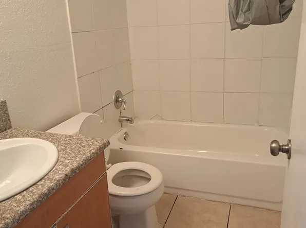 7977 Pinehurst Dr, Highland, CA 92346