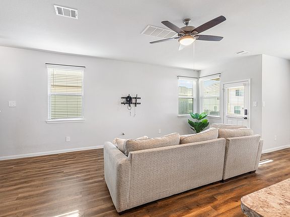 3rd image of 1425 Desire Ln