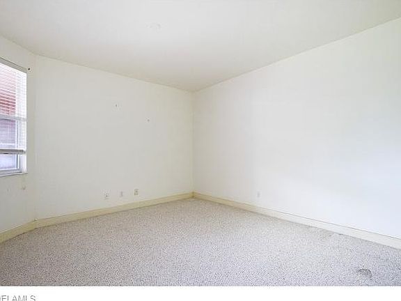 2nd image of 133 Vintage Bay Dr Unit 4