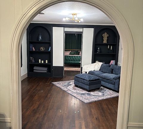 5th image of 1001 S Lindsay St