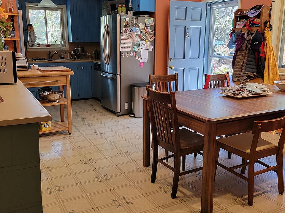 2nd image of 3911 N Lookout St