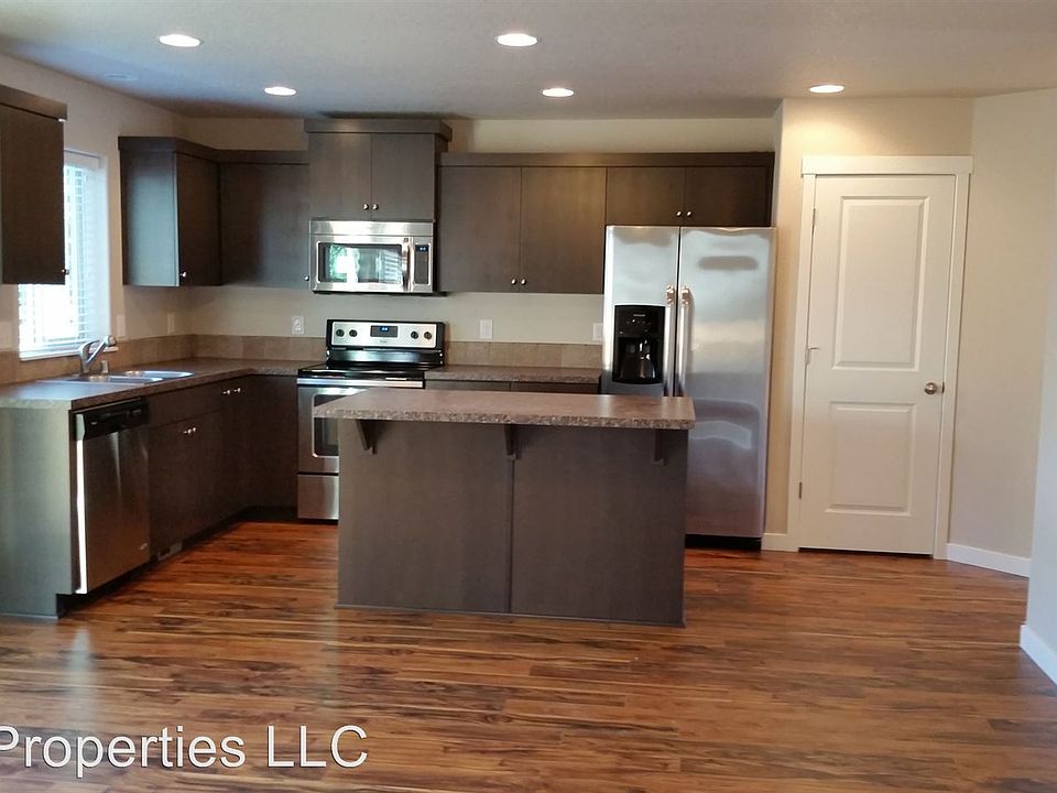 1st image of 6121 NE 105th Ave #3659999
