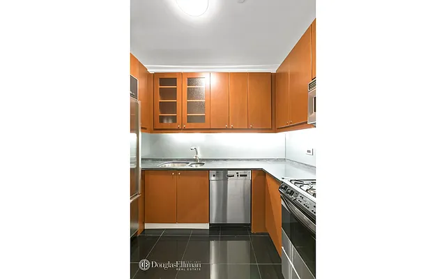 Rented by Douglas Elliman | media 17
