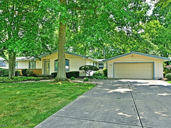 2nd image of 221 Southview Rd