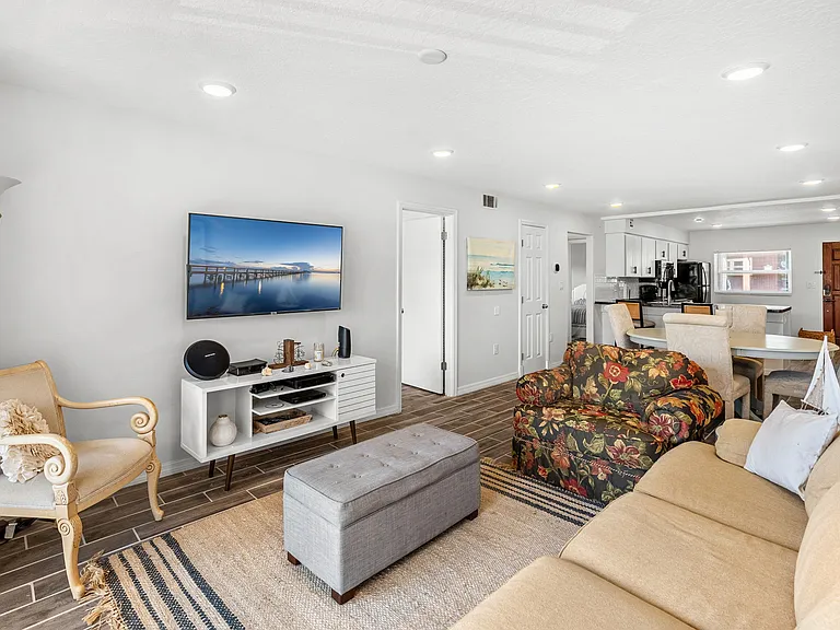1318 S Miramar Ave #208 — Photo 15