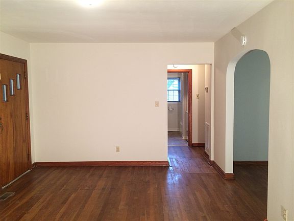 4th image of 511 E Market St