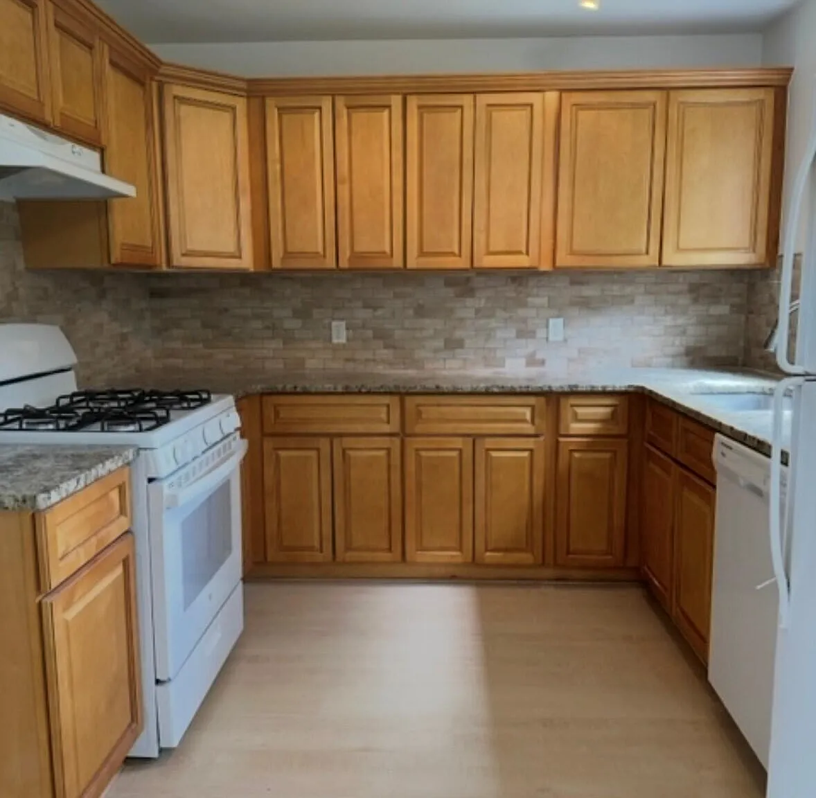 3 bed, 1.0 bath, 960 sqft, $2,250 — Photo 4