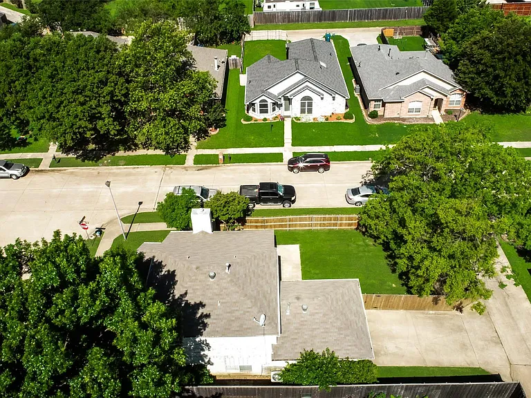 908 Stone Trail Dr — Photo 33