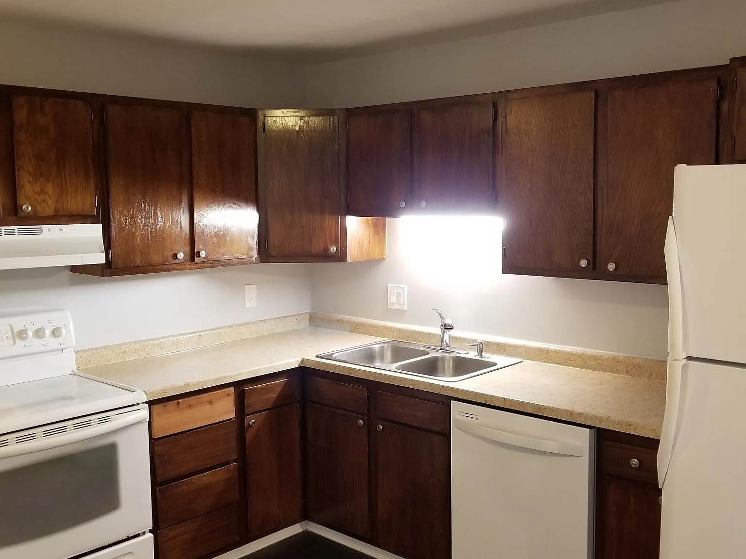 2 bed, 1.5 bath, 904 sqft, $1,225 — Photo 4