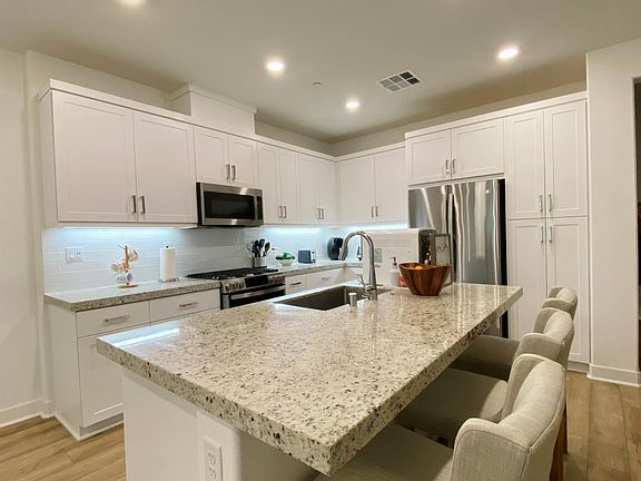 3rd image of 12126 Summer Ln