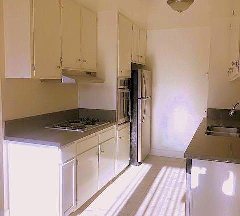 5th image of 17938 Burbank Blvd #1163