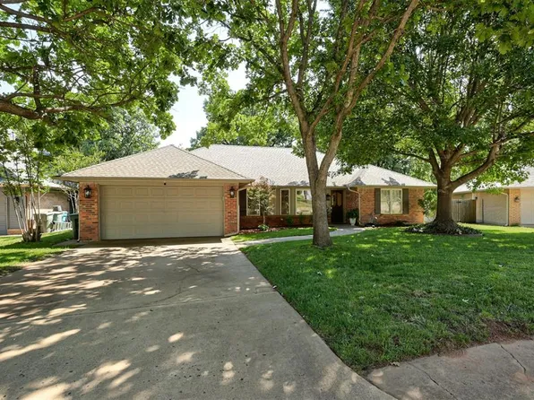 1412 Pine Oak Dr, Edmond, OK 73034