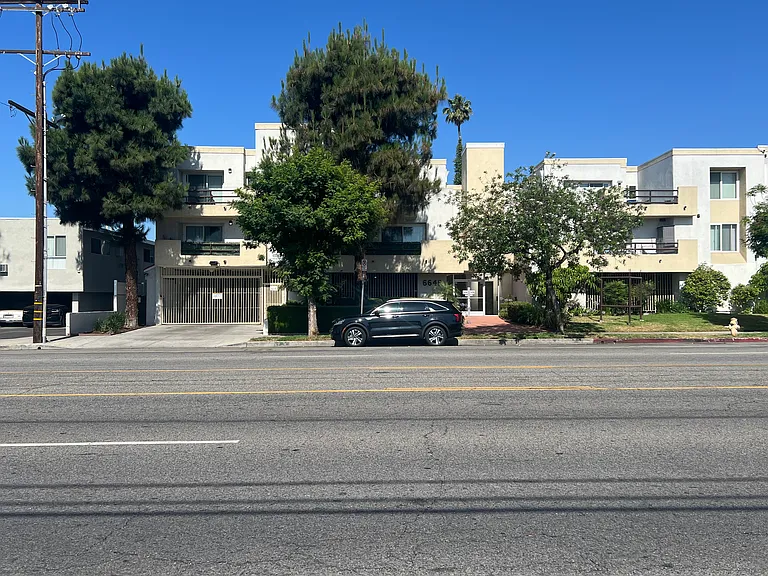 The Excalibur Apartments — Photo 24