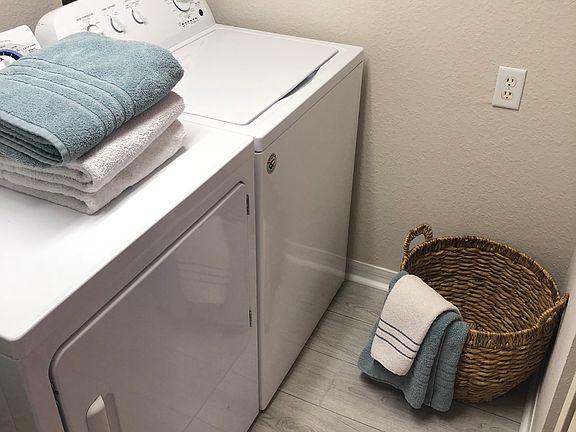 5th image of 13703 N Richmond Park Dr #3107