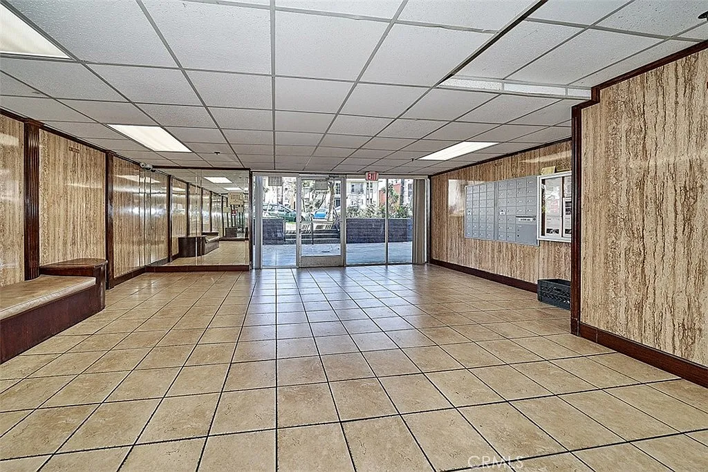 2 bed, 849 sqft, $2,700 — Photo 3