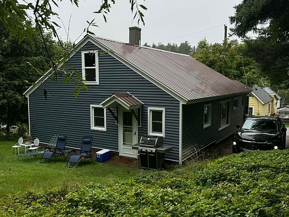 3rd image of 242 Hill St