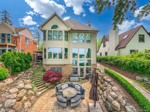 6510 Commerce Rd, West Bloomfield, MI 48324