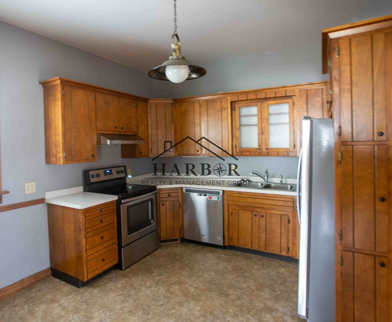 3 bedroom 2.5 bathroom home with a fully fenced yard! — Photo 2