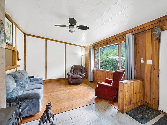 4th image of 3782 River Dr