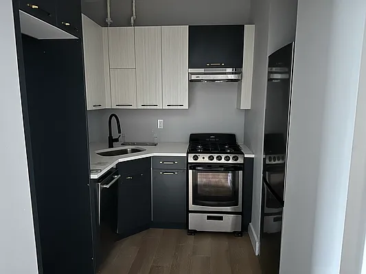 Rented by Peter R. Hungerford, LREB | media 31