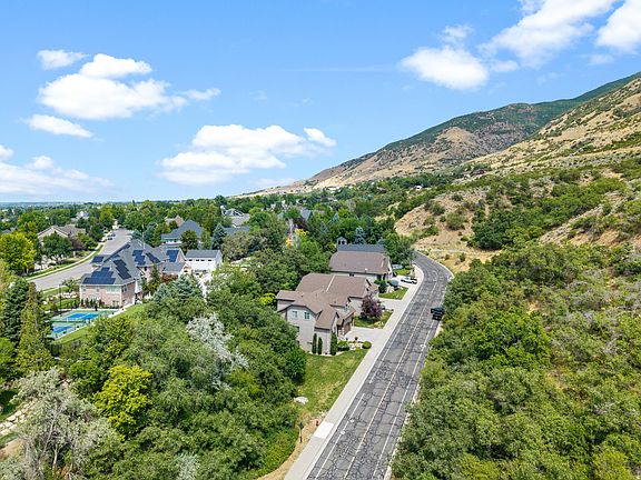 3rd image of 918 Mahogany Dr