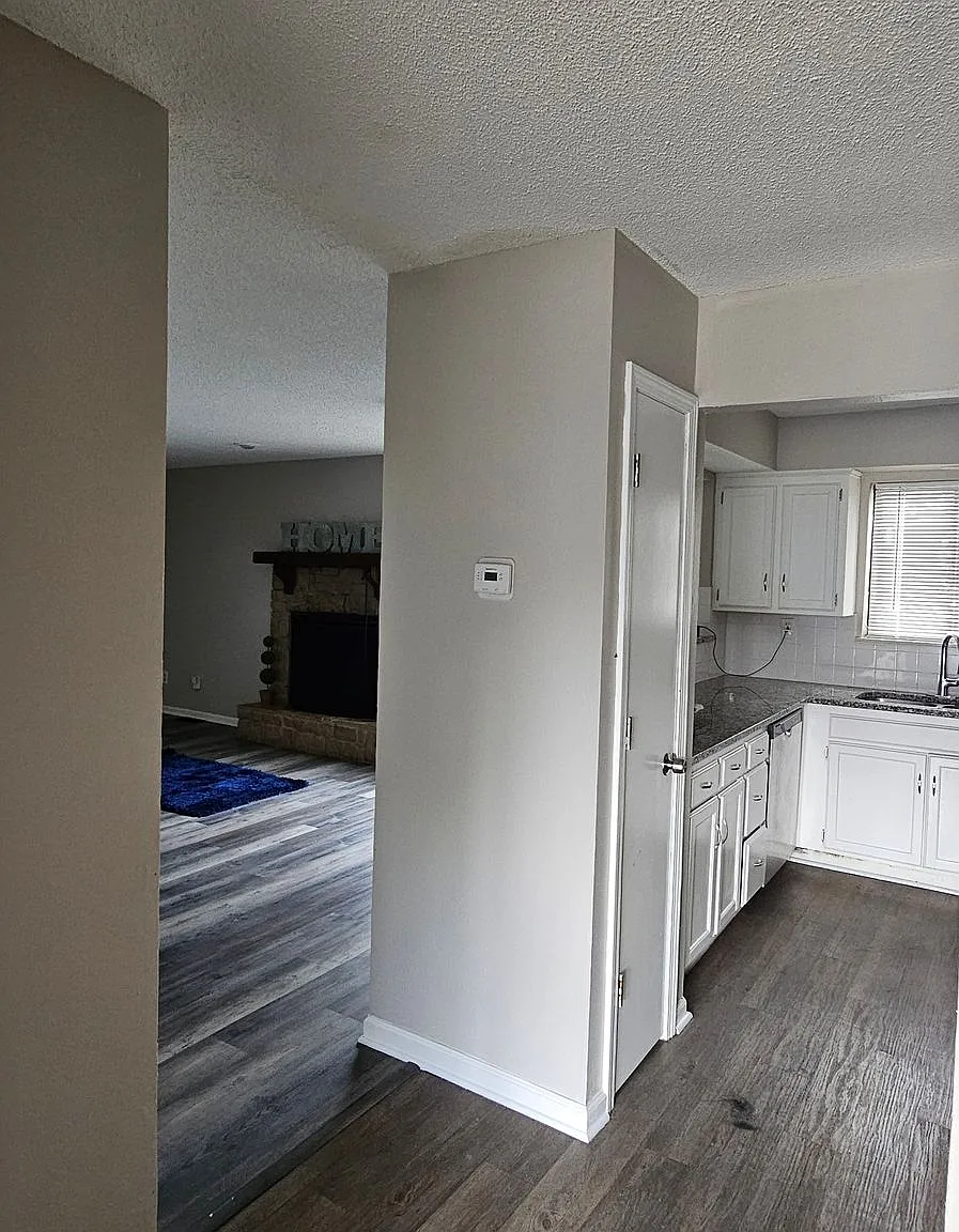 WOW! So much living space; convenient Olathe location! — Photo 3