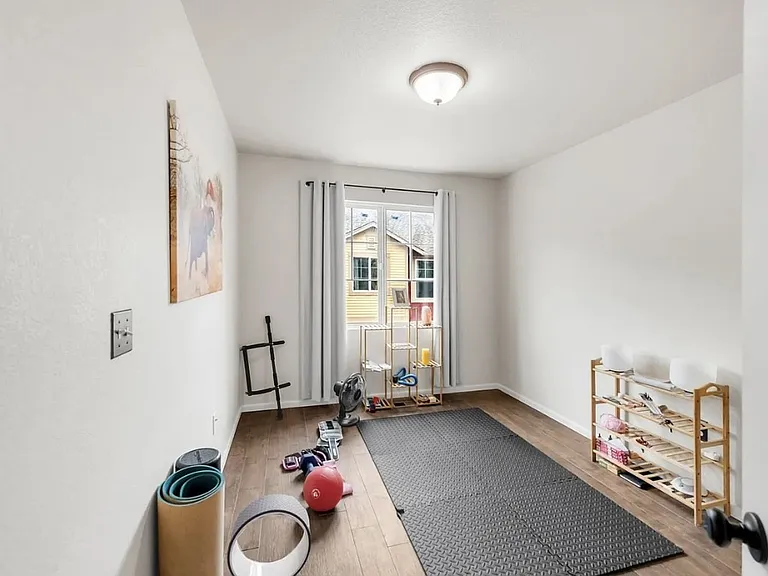 571 S Mobile Pl — Photo 16