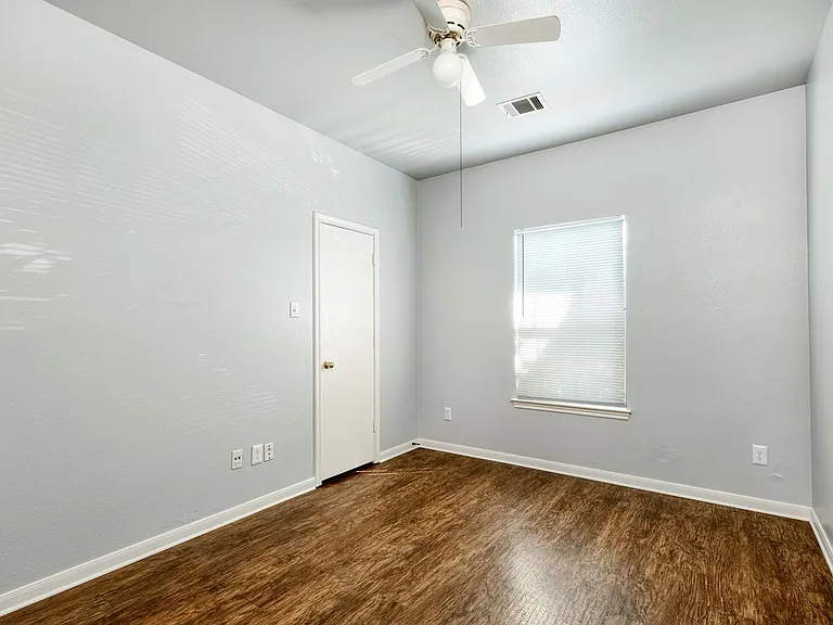 2802 Southampton Way — Photo 9