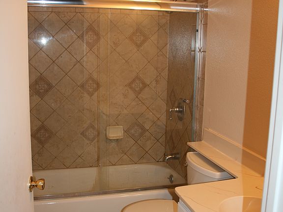 5th image of 1034 E 6th St APT 802