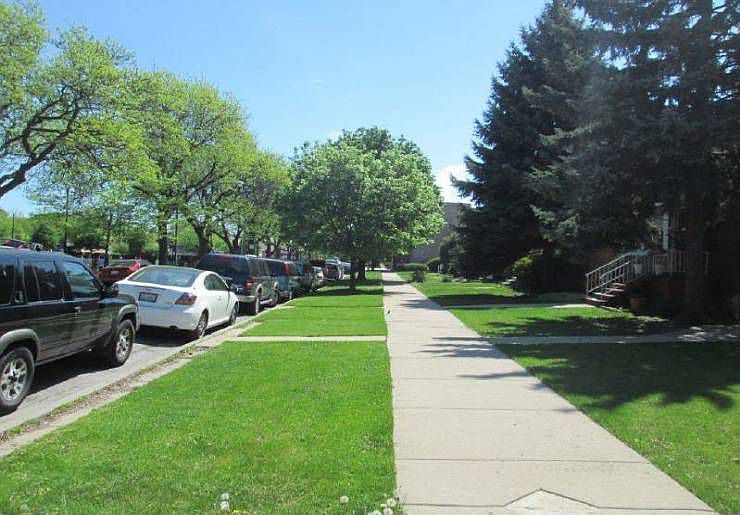 2nd image of 5643 W Roscoe St