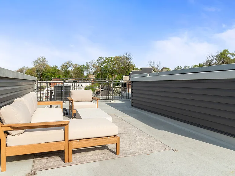 3590 Calumet St — Photo 28