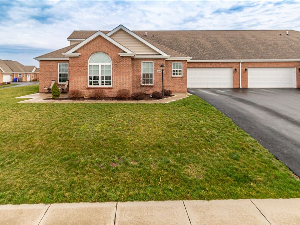 1st image of 104 Essex Ct