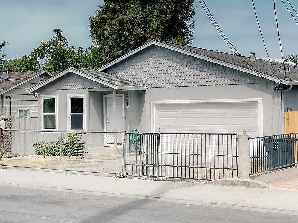 1st image of 2210 Oakwood Dr