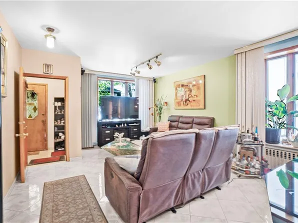 2045 West 11th Street image 10 of 19