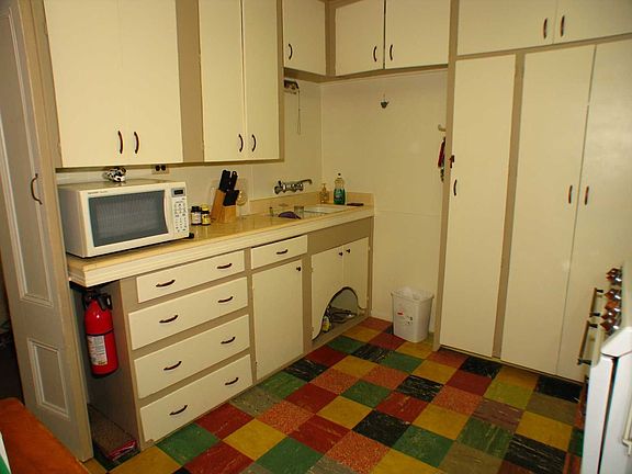 Upstairs (back) kitchen