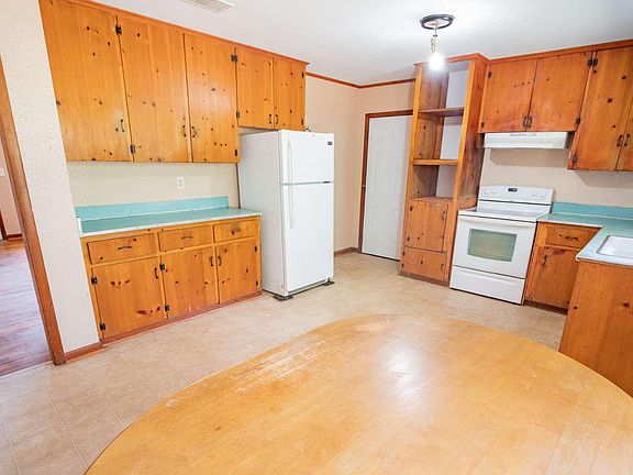 5th image of 837 NW Palm Dr