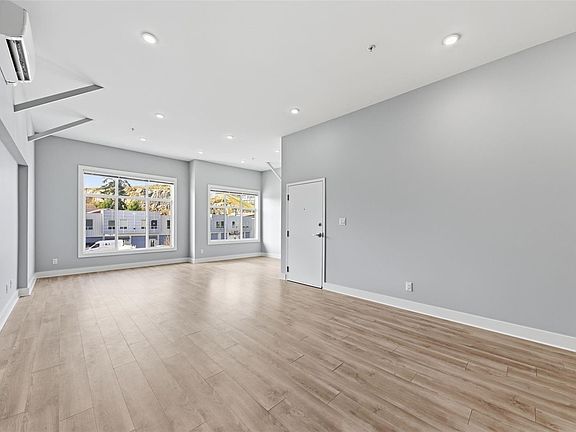 4th image of 2785 Leigh Rd #109